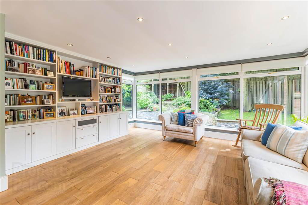 27a Deramore Park 9 of 33