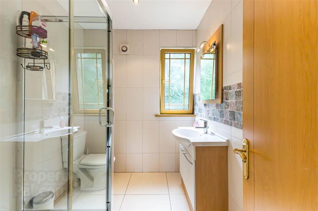 27a Deramore Park 24 of 33
