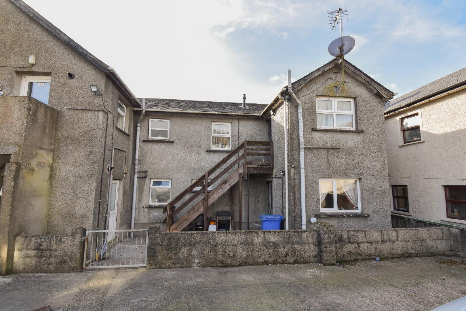 4x Flats, Yard & House, 30a, 30b, 30c, 32a, 32b Ballycregagh Road 3 of 4