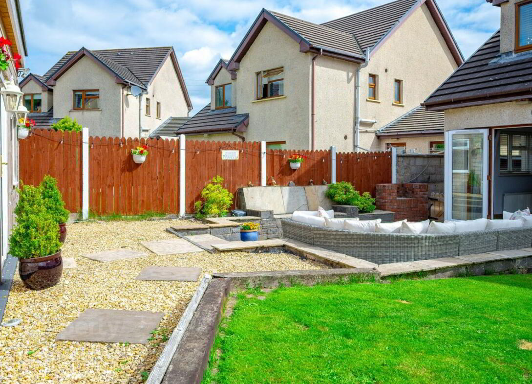 3 Bramble Close 33 of 37