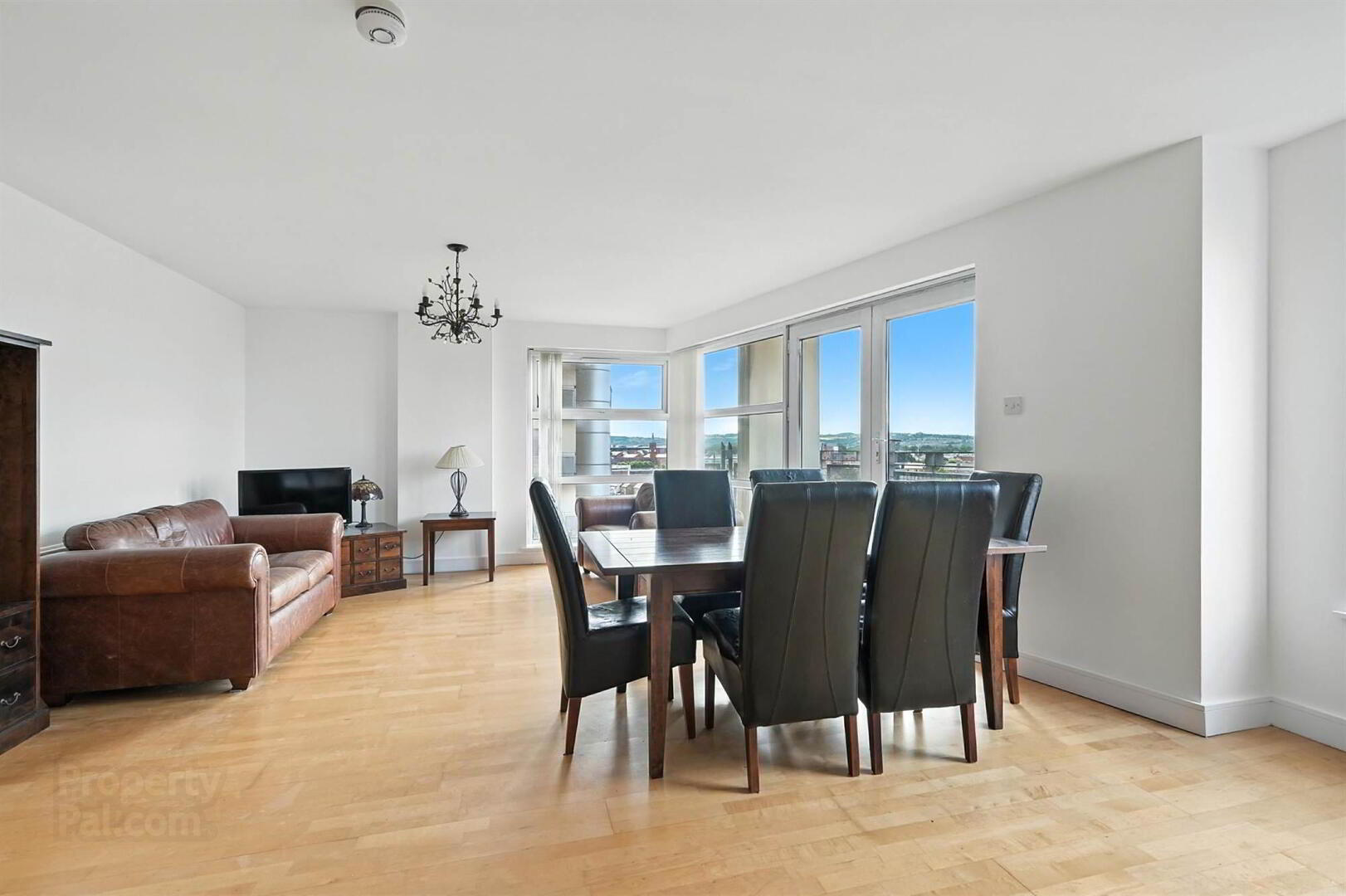 Apt 404 Park Avenue, 12 Bankmore Street 6 of 14
