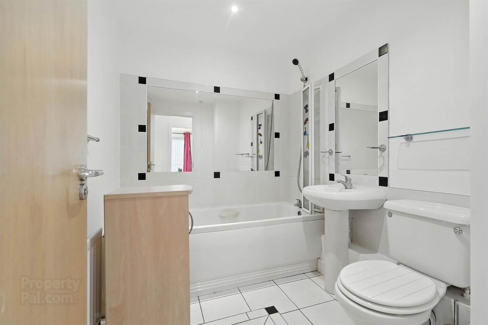 Apt 404 Park Avenue, 12 Bankmore Street 11 of 14