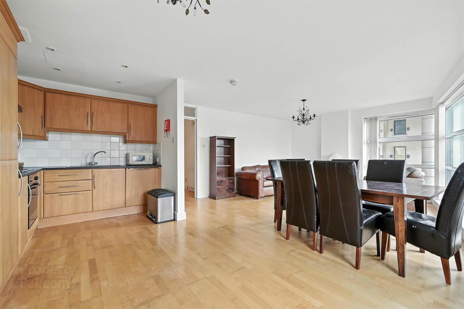 Apt 404 Park Avenue, 12 Bankmore Street 5 of 14
