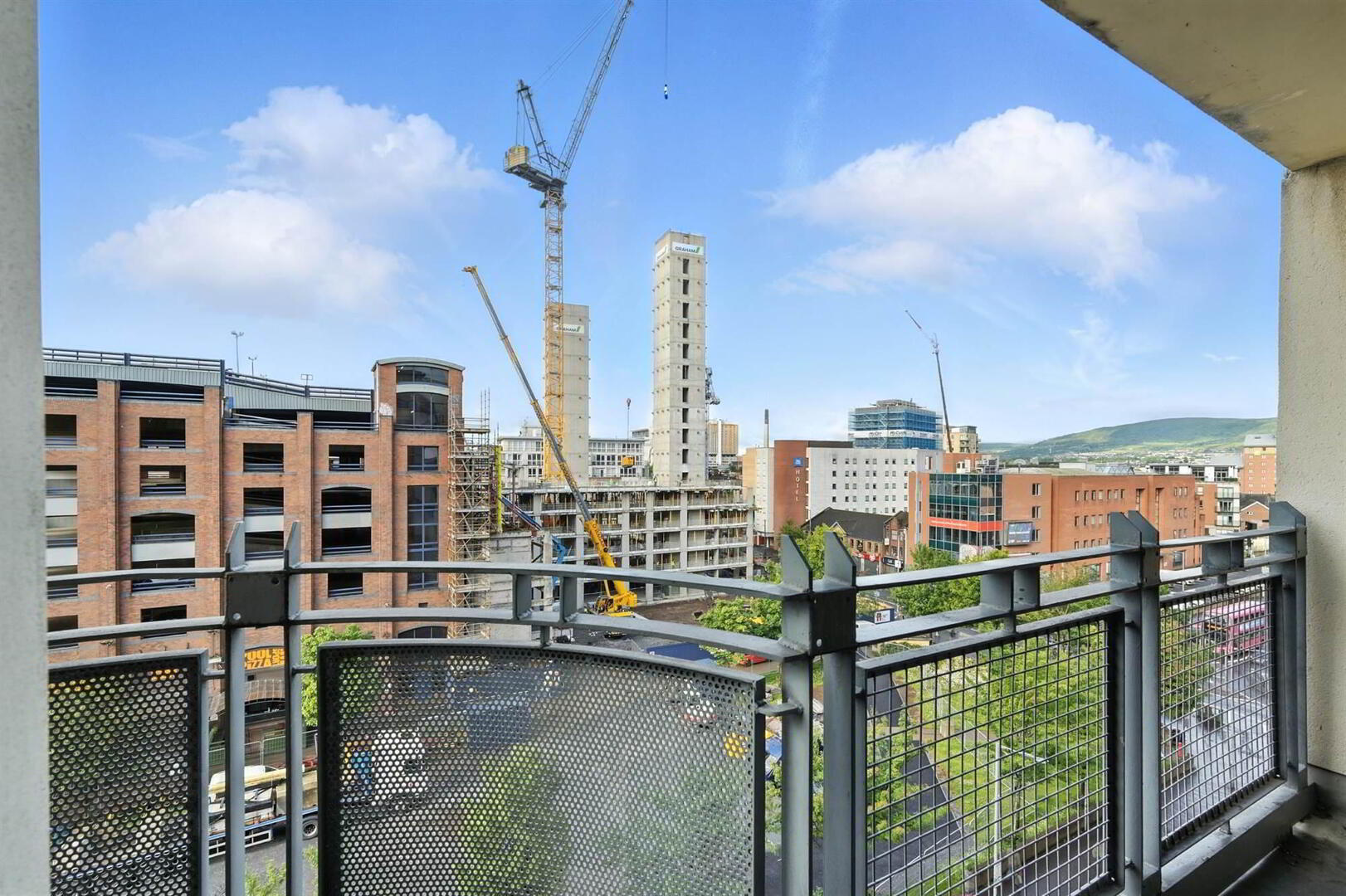 Apt 404 Park Avenue, 12 Bankmore Street 14 of 14