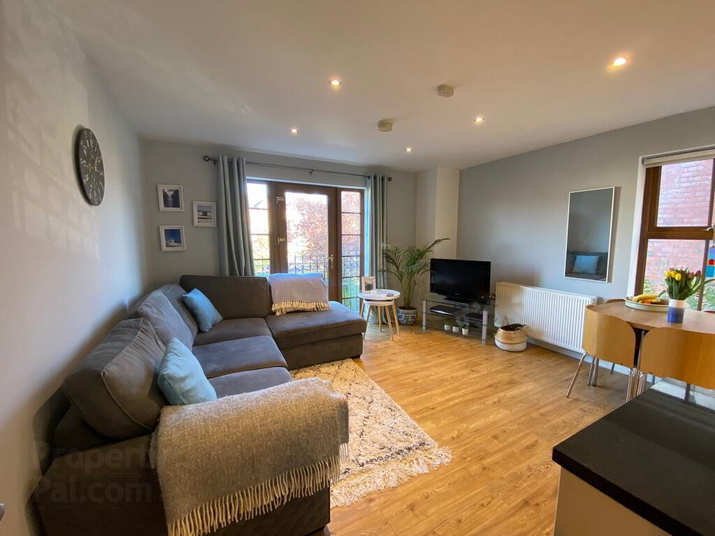 Apt 5, 22 Upper Lisburn Road 5 of 11