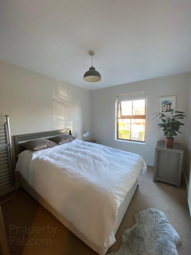 Apt 5, 22 Upper Lisburn Road 7 of 11