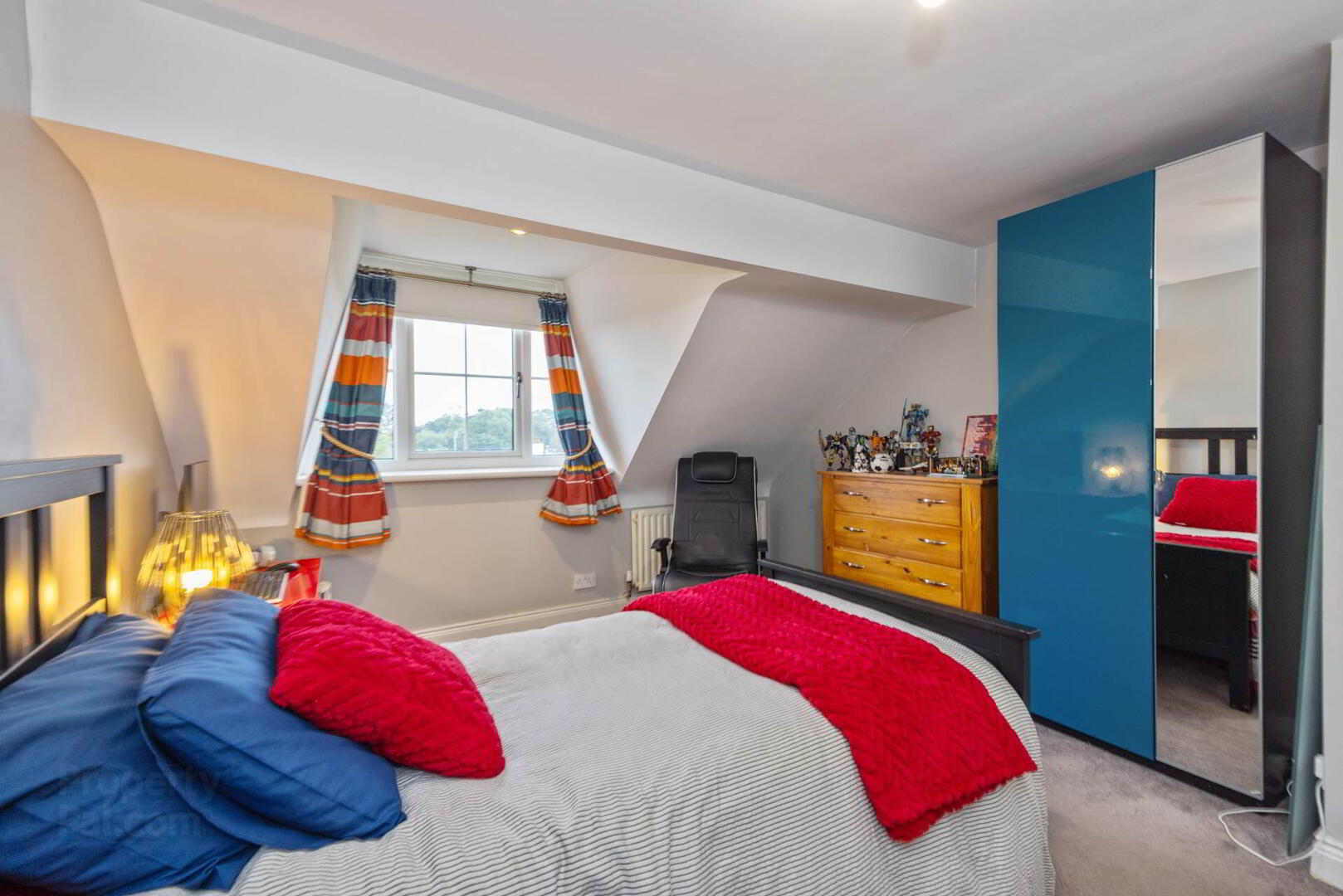 10 Villiers Avenue 33 of 56