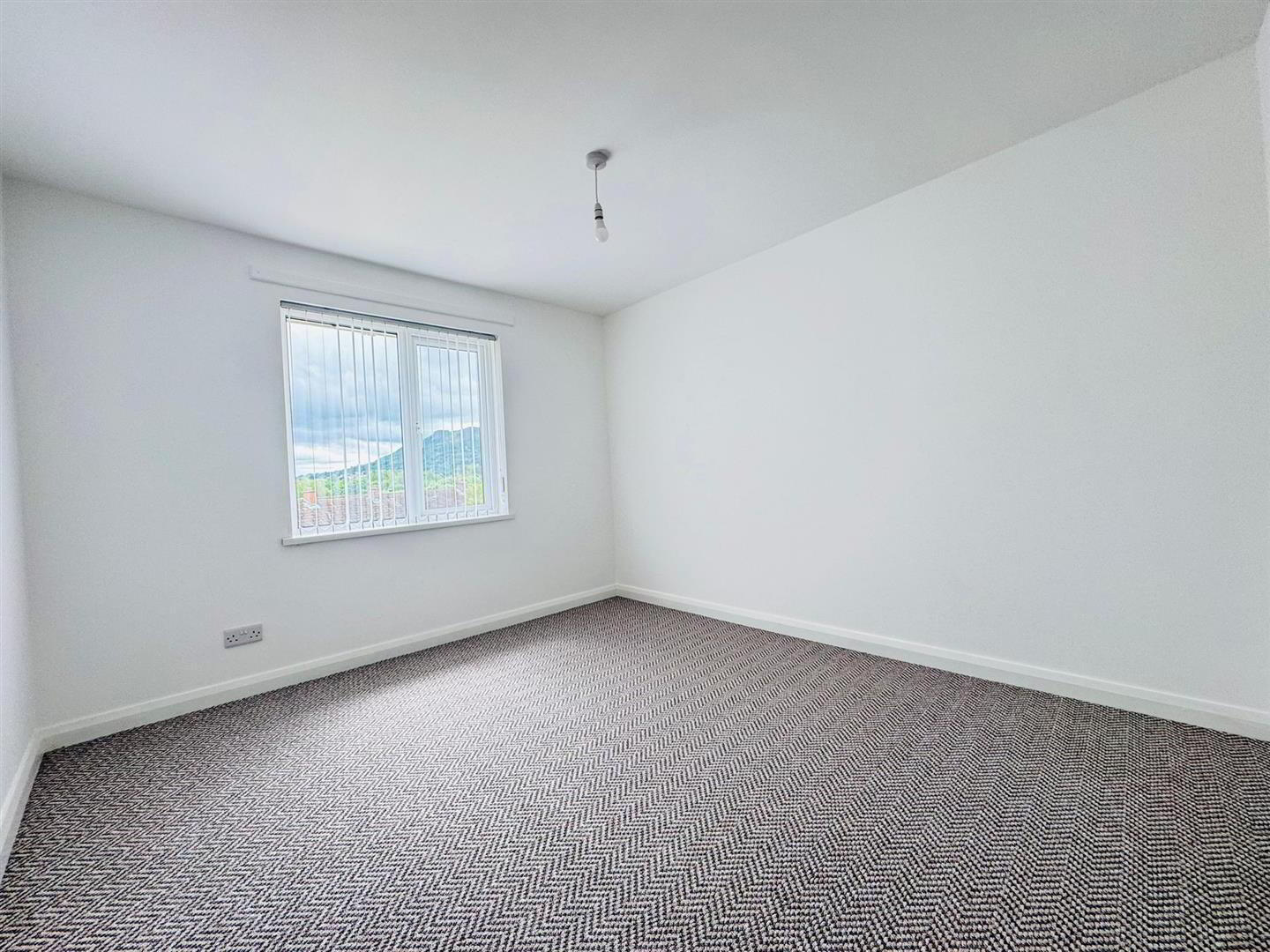 32 Inniscarn Drive 7 of 12