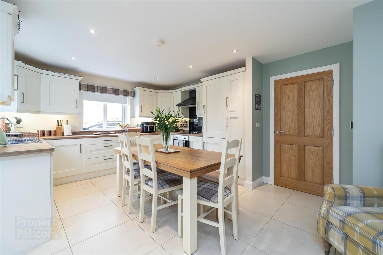 18 Weavers Way 11 of 33