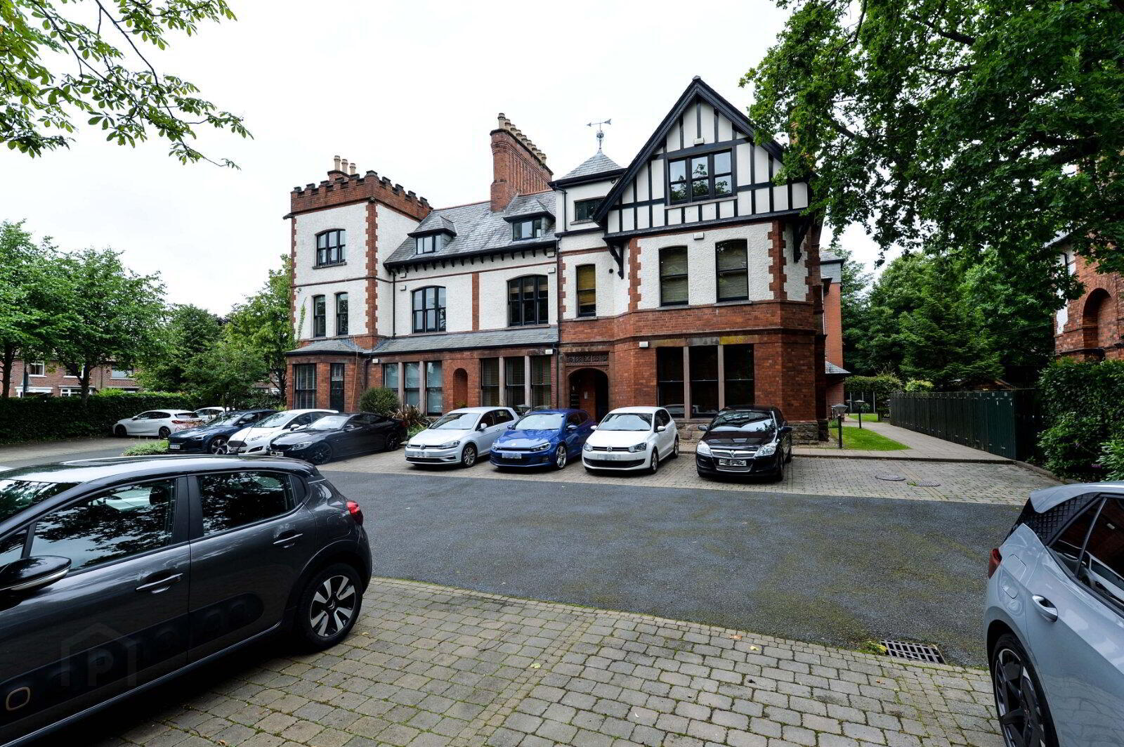 Apartment 17 Sandown Court 82 Sandown Road 1 of 12