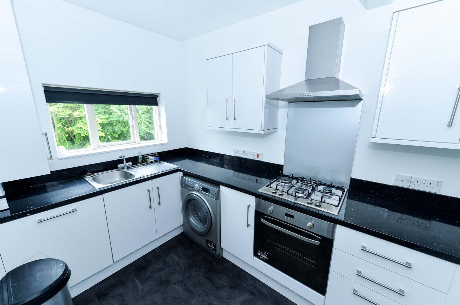 Apartment 17 Sandown Court 82 Sandown Road 8 of 12
