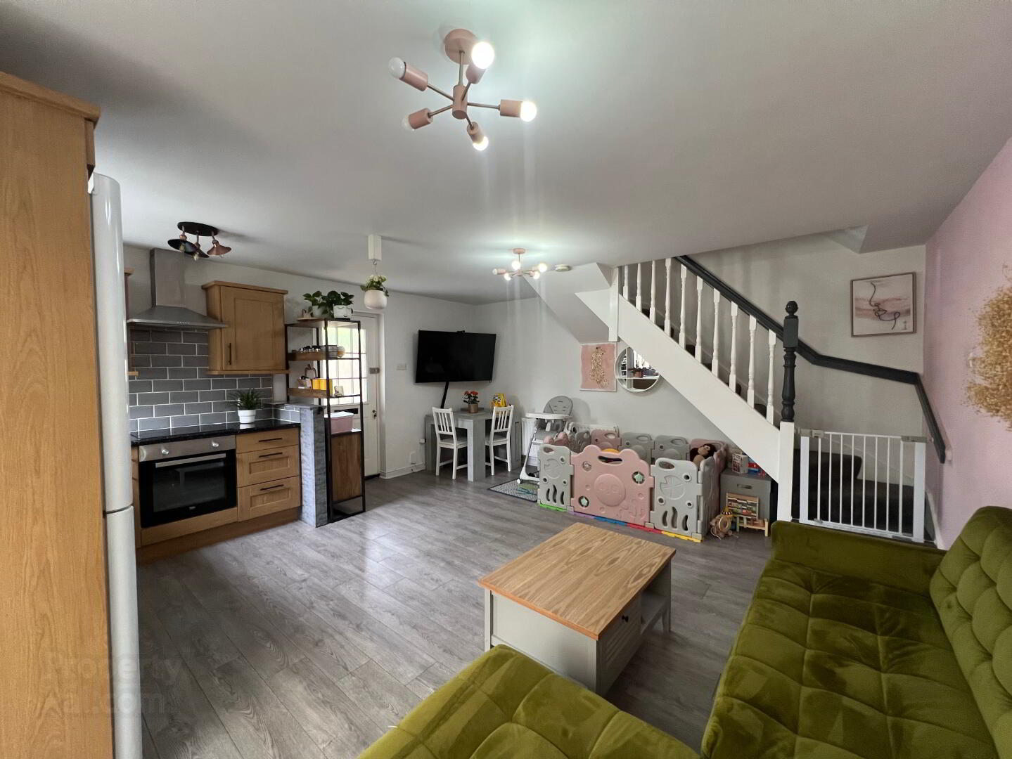 56 Whitethorn Avenue 13 of 30