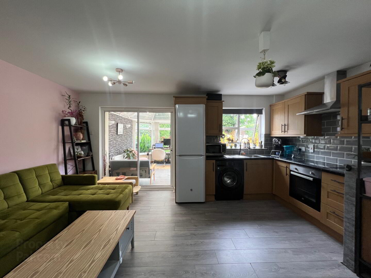 56 Whitethorn Avenue 7 of 30