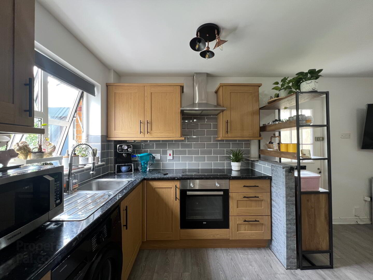 56 Whitethorn Avenue 11 of 30