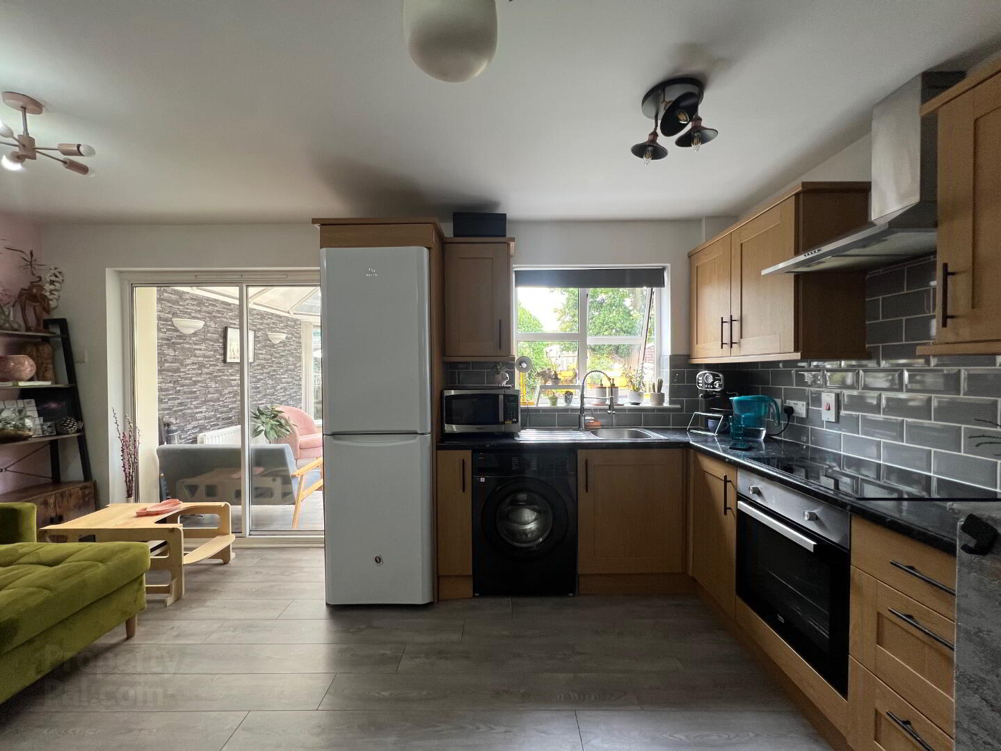 56 Whitethorn Avenue 12 of 30