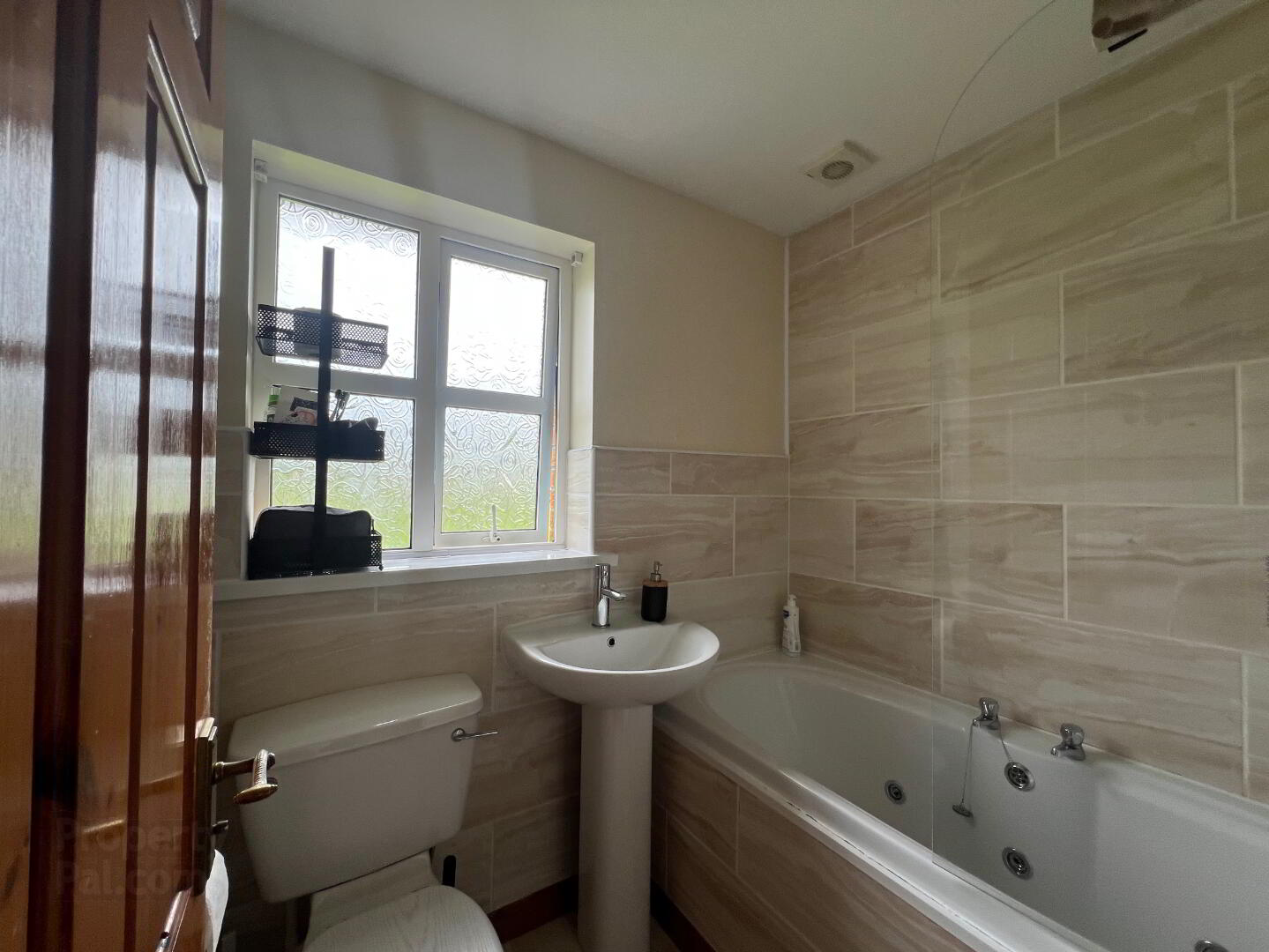 56 Whitethorn Avenue 23 of 30