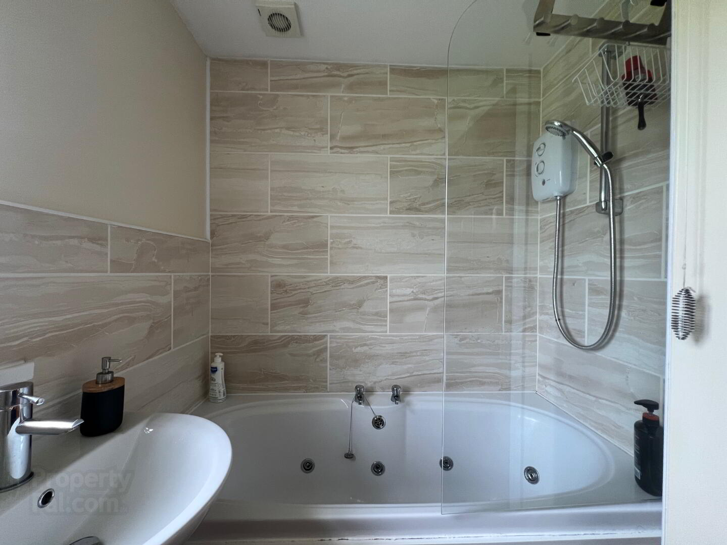 56 Whitethorn Avenue 24 of 30