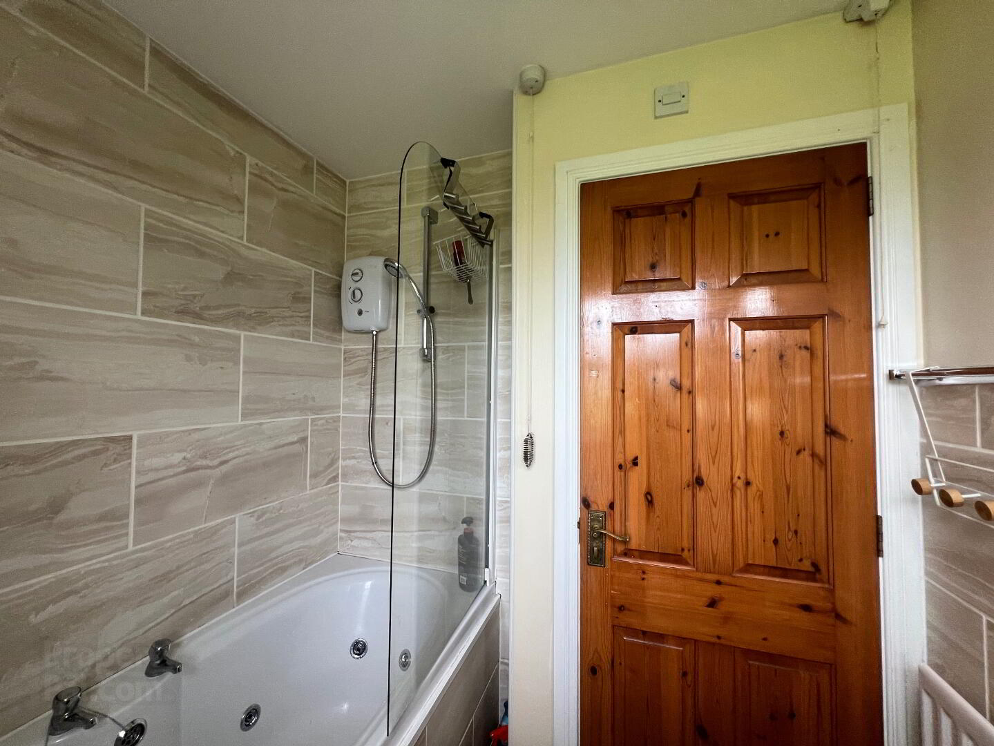 56 Whitethorn Avenue 25 of 30