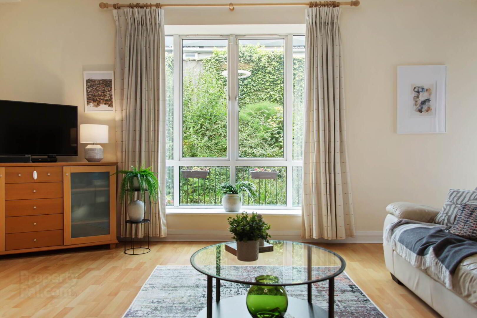 Apt 4 House, 4 Linden Court 6 of 16