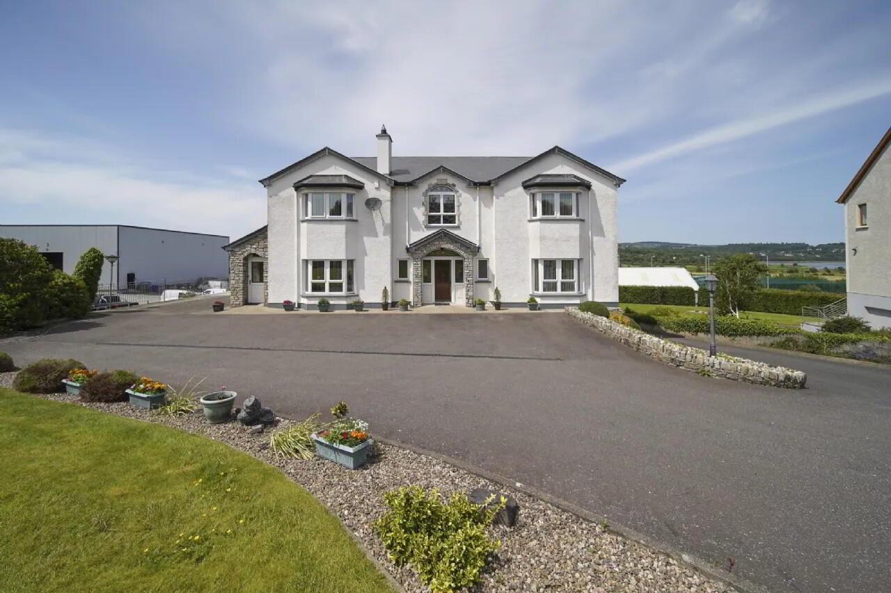 Archthorn House, Dromore 1 of 55