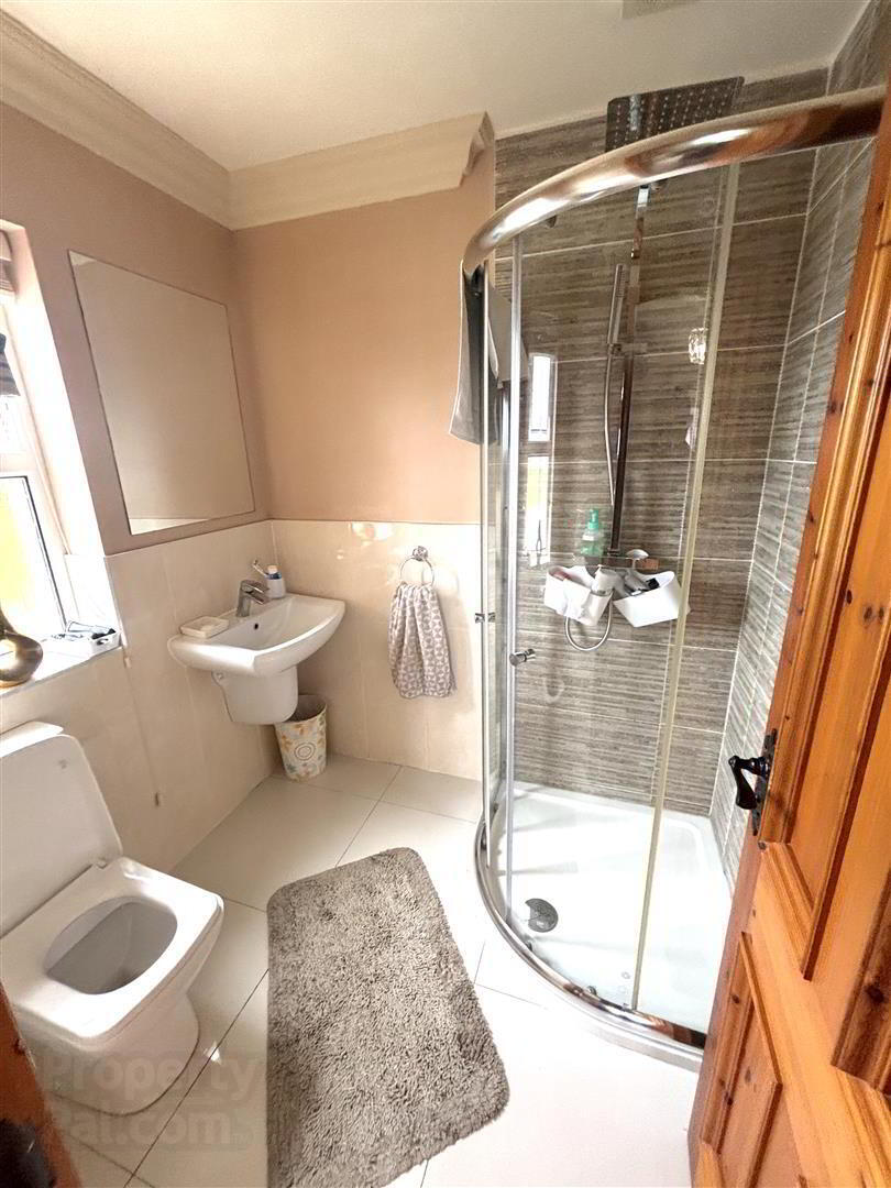 39 Larch Road 23 of 47