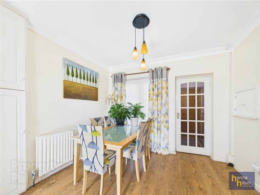 18 Ashgrove Road 5 of 15