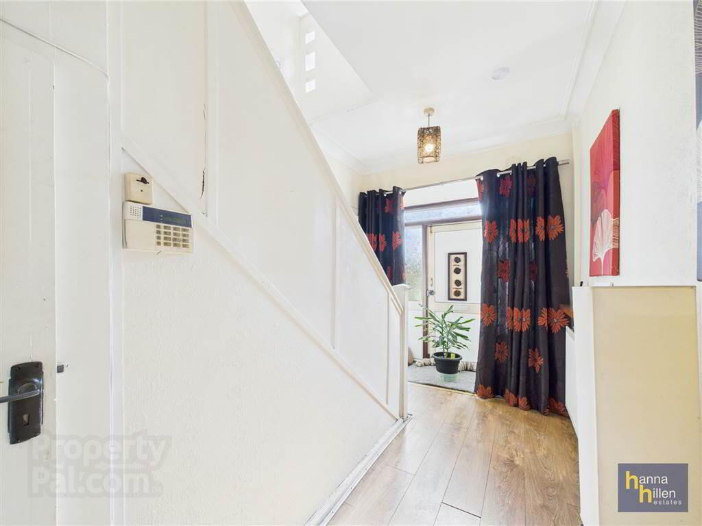 18 Ashgrove Road 3 of 15