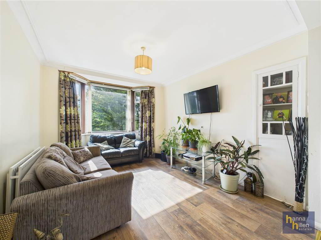 18 Ashgrove Road 4 of 15