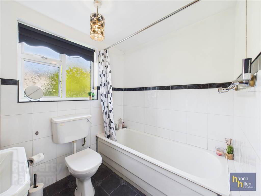 18 Ashgrove Road 11 of 15