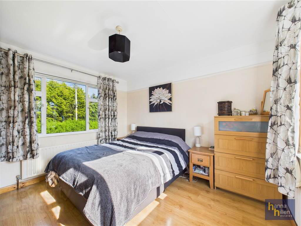 18 Ashgrove Road 12 of 15