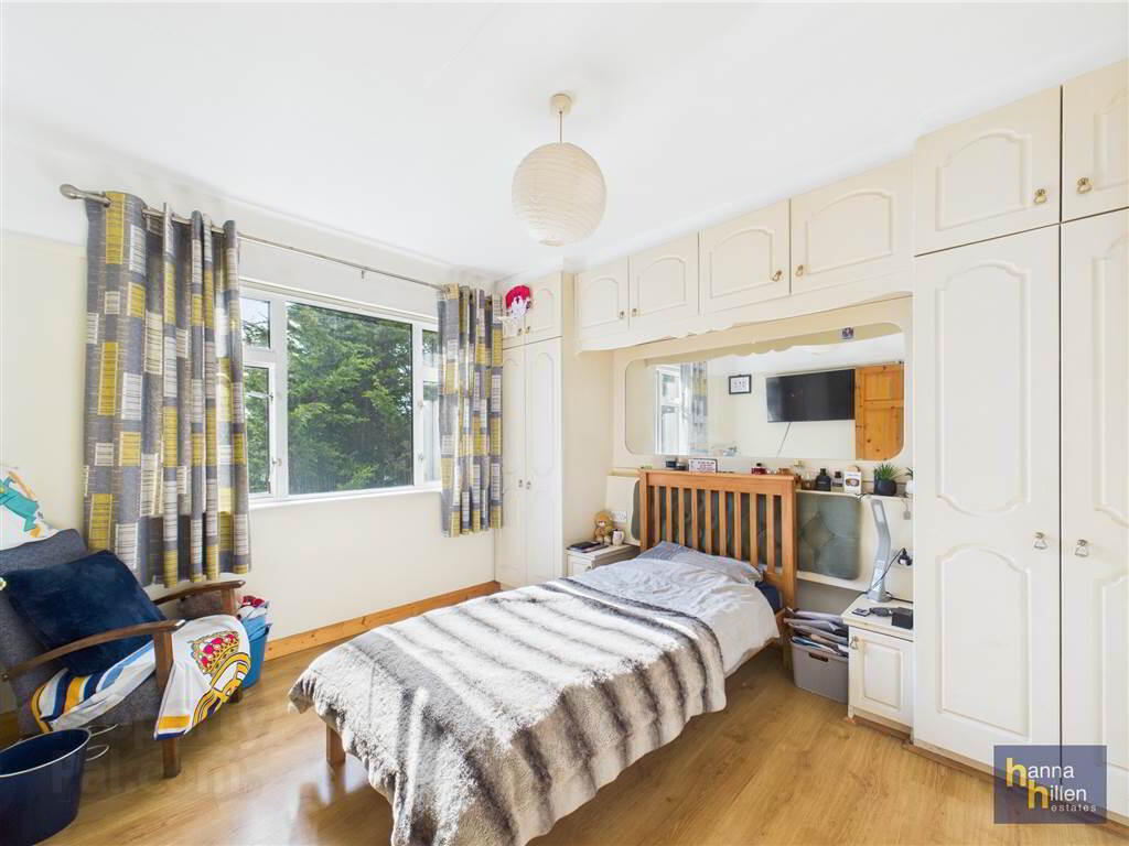 18 Ashgrove Road 13 of 15