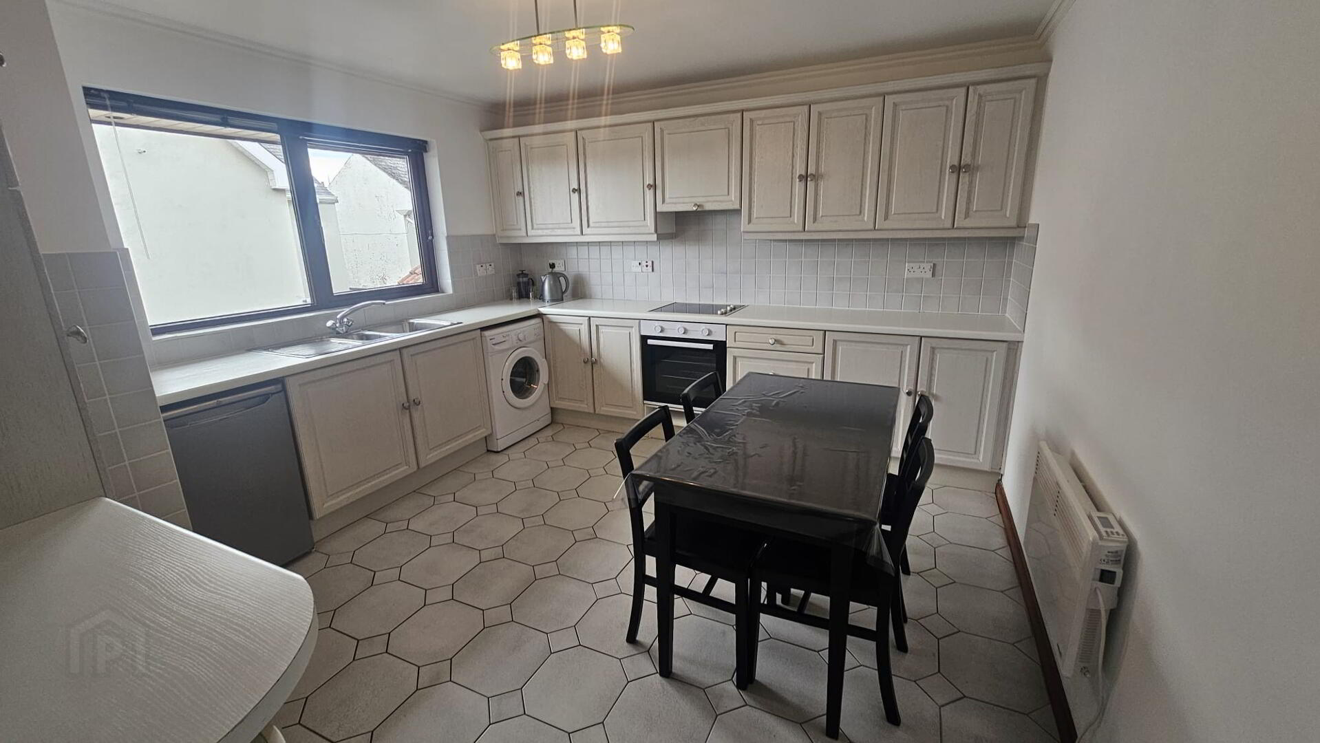 5 Manor Court 3 of 8