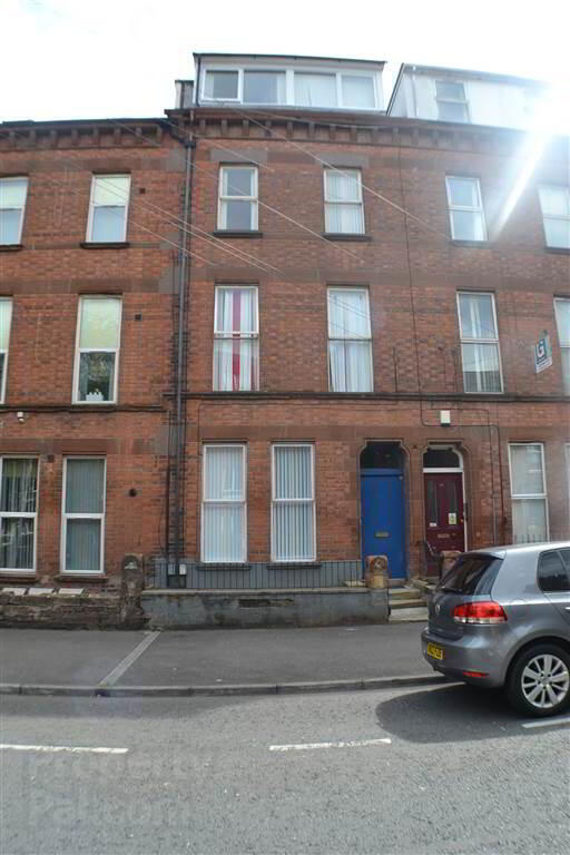 Flat 4, 96 Fitzroy Avenue 1 of 2