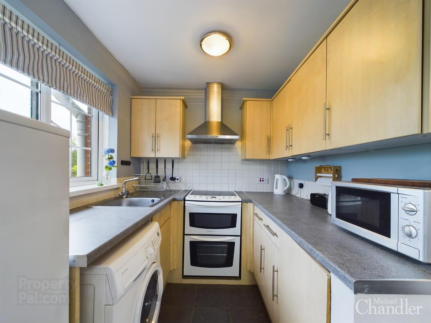 16a Hanwood Drive 8 of 13