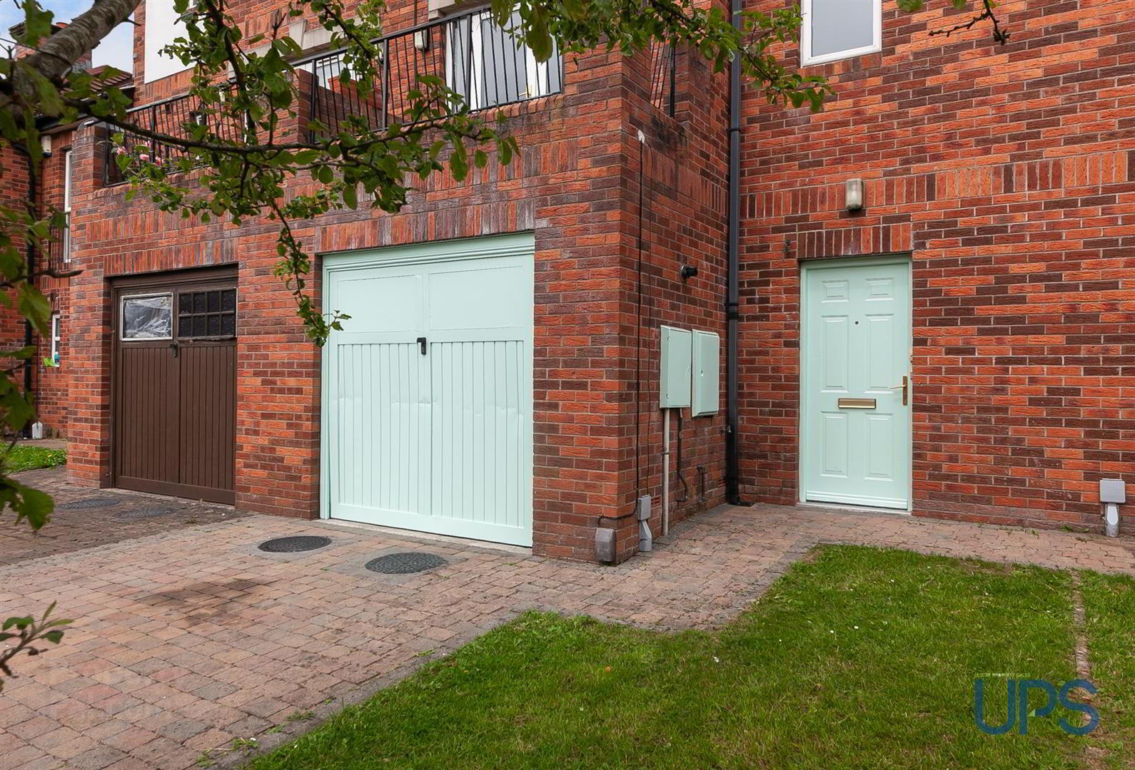 10 St. Annes Road 2 of 29