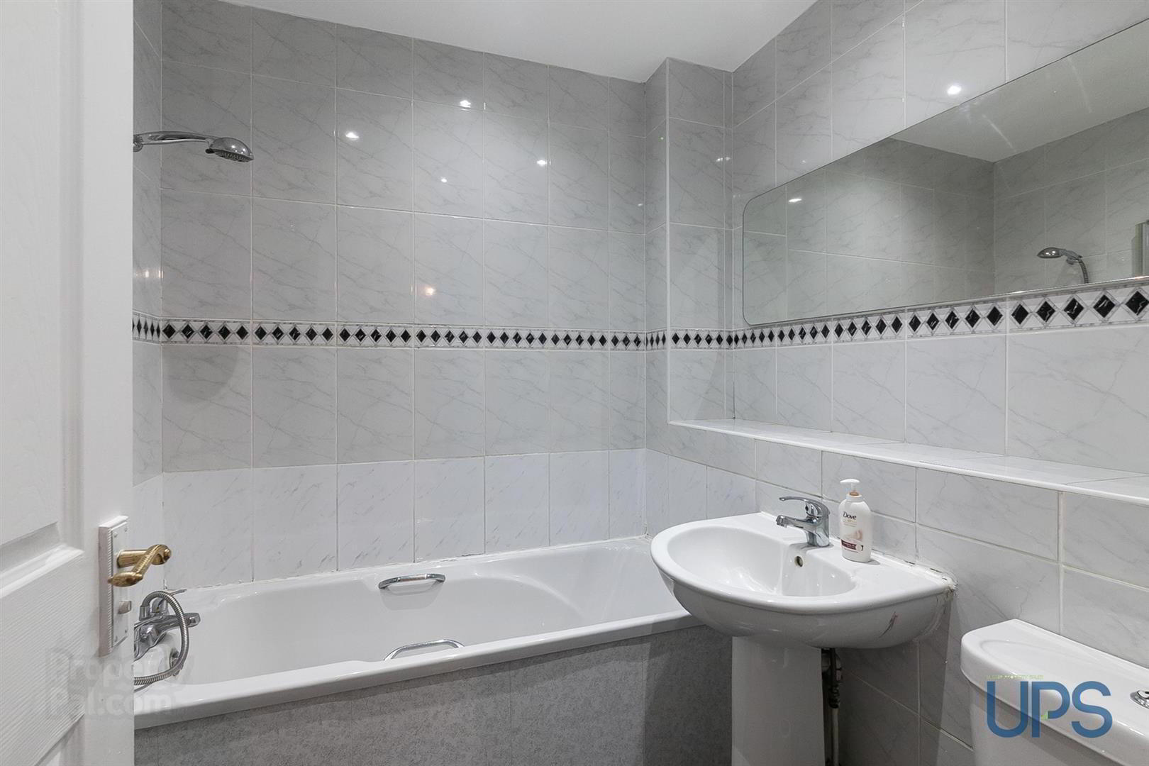10 St. Annes Road 25 of 29
