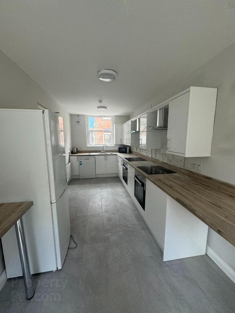 STUDENT ACCOMMODATION, 24 Chamberlain Street 4 of 13