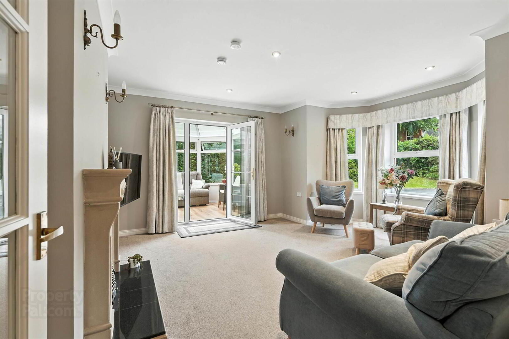 Apt 2 Knockdene Manor, 39-41 Knockdene Park South 3 of 17