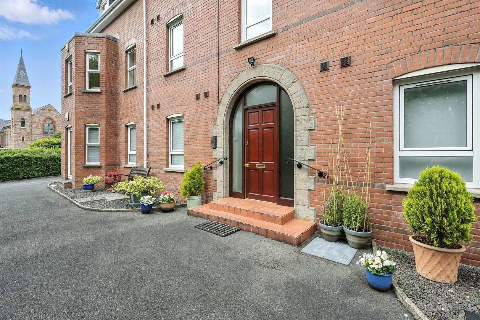 Apt 2 Knockdene Manor, 39-41 Knockdene Park South 2 of 17
