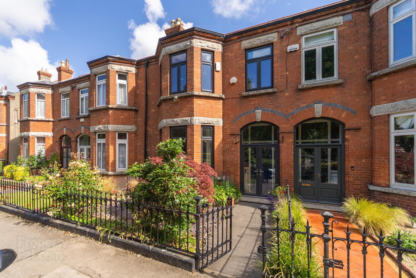 19 Eaton Square 2 of 25