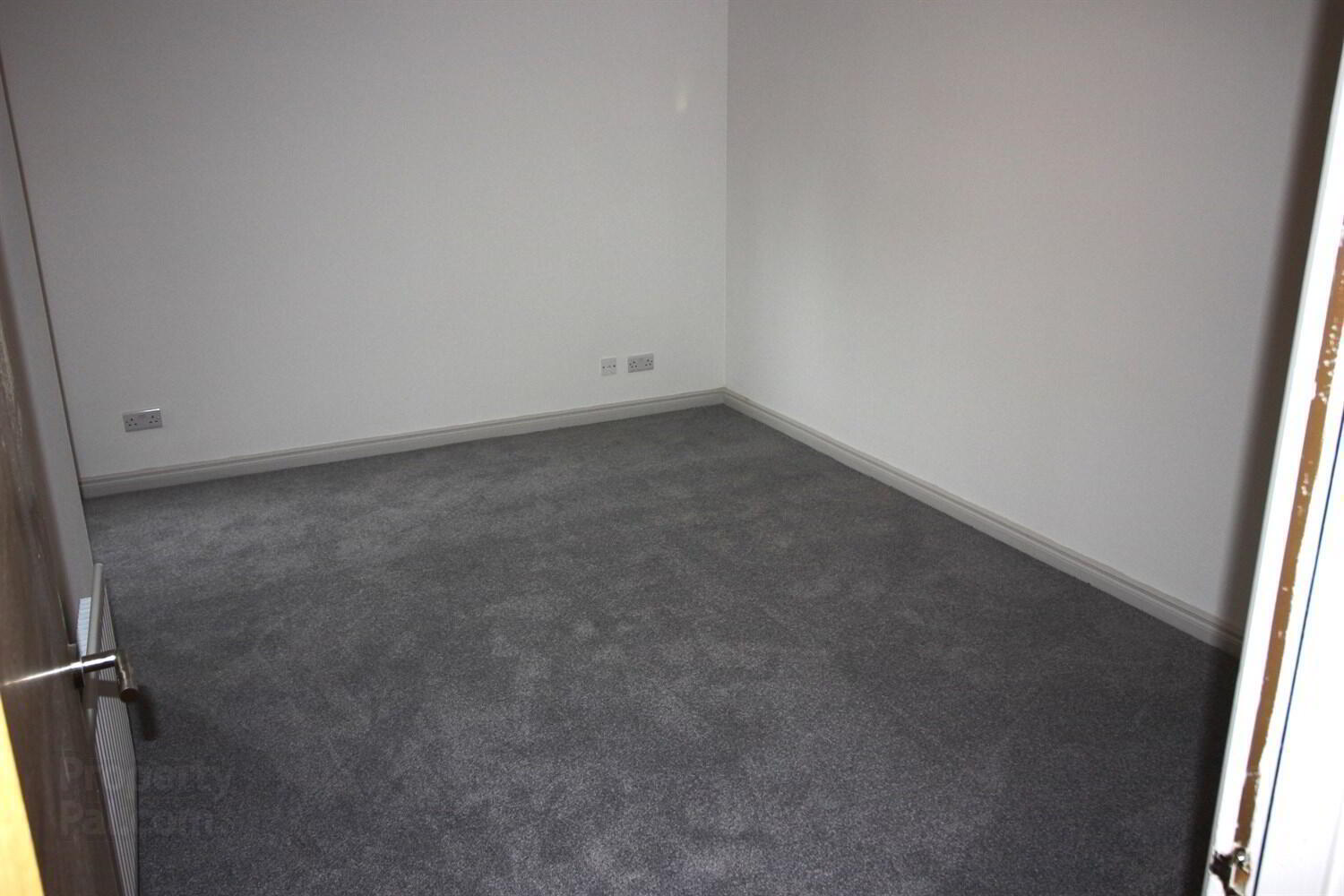 Apt 5, Windsor Manor Mews 4 of 6