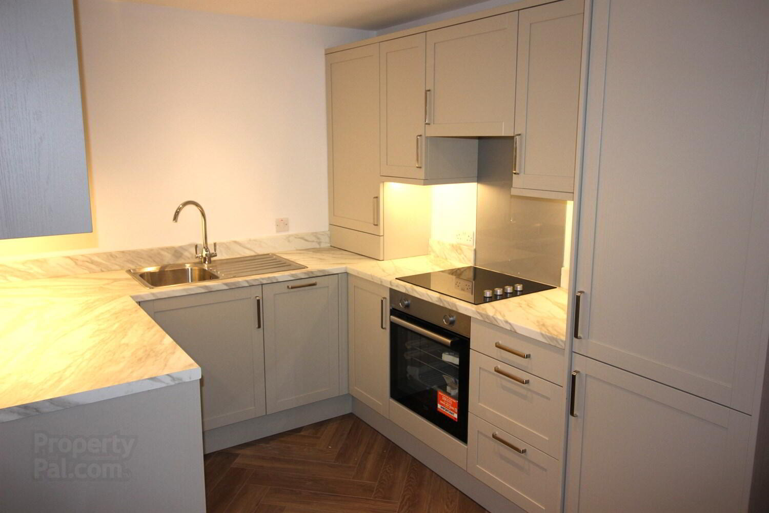 Apt 5, Windsor Manor Mews 2 of 6