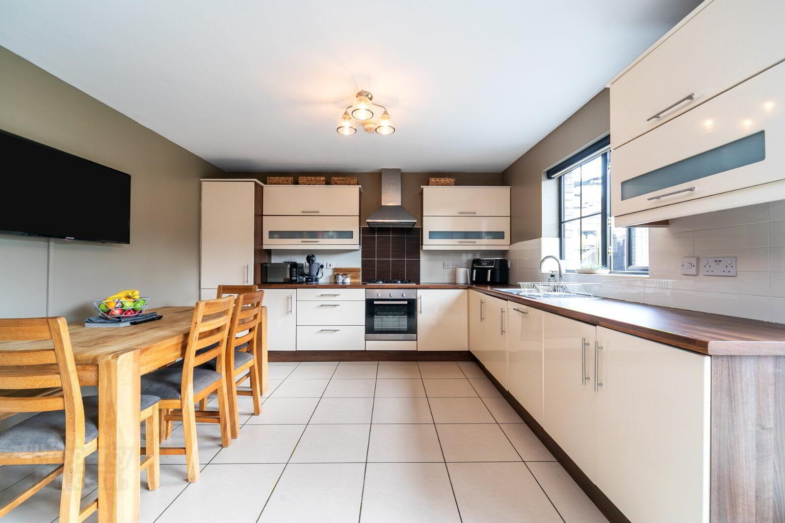 29 Lady Wallace Crescent 5 of 17