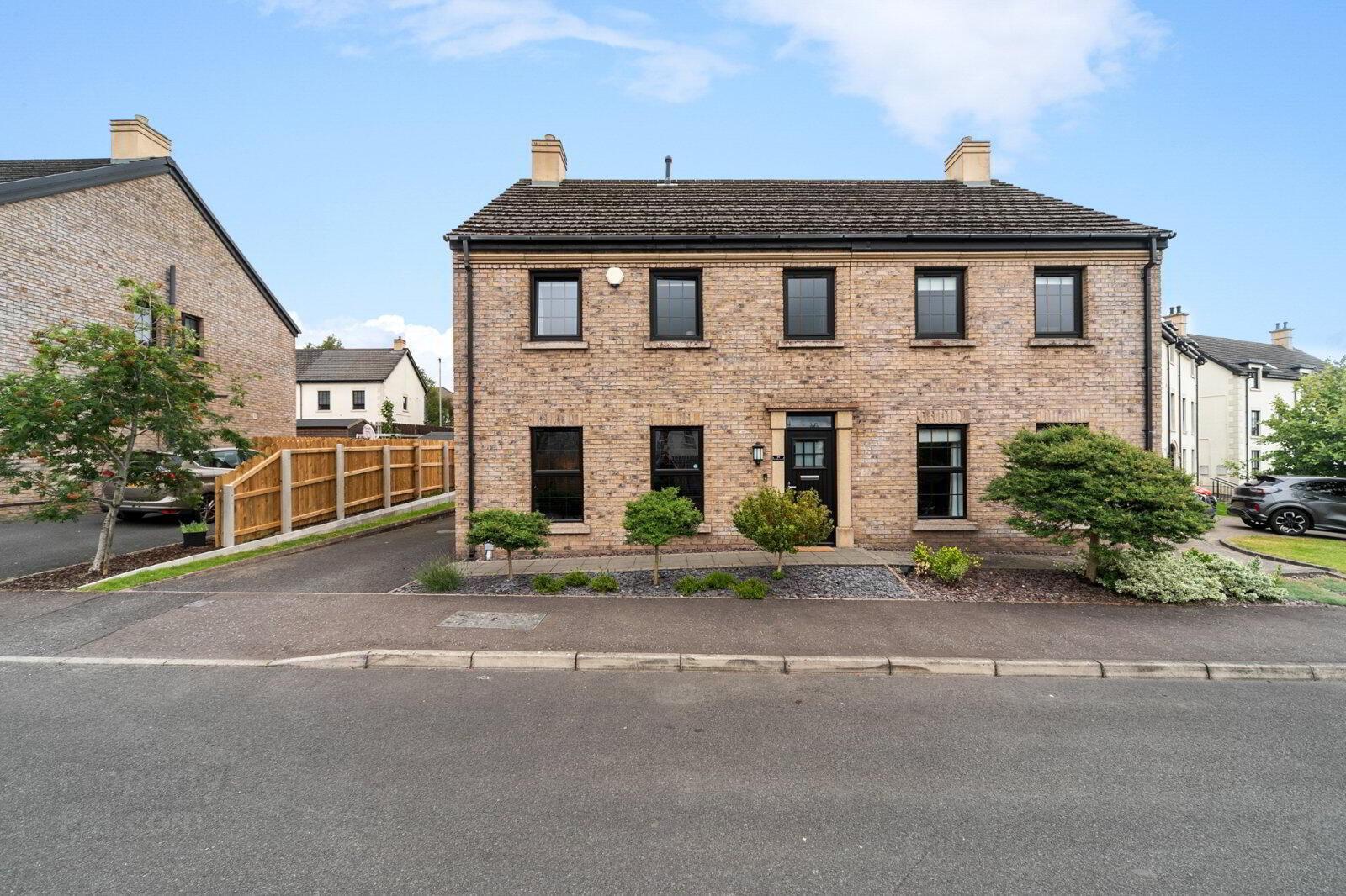29 Lady Wallace Crescent 1 of 17