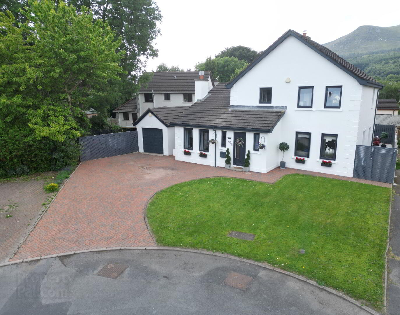 10 Tullybrannigan Avenue 4 of 38