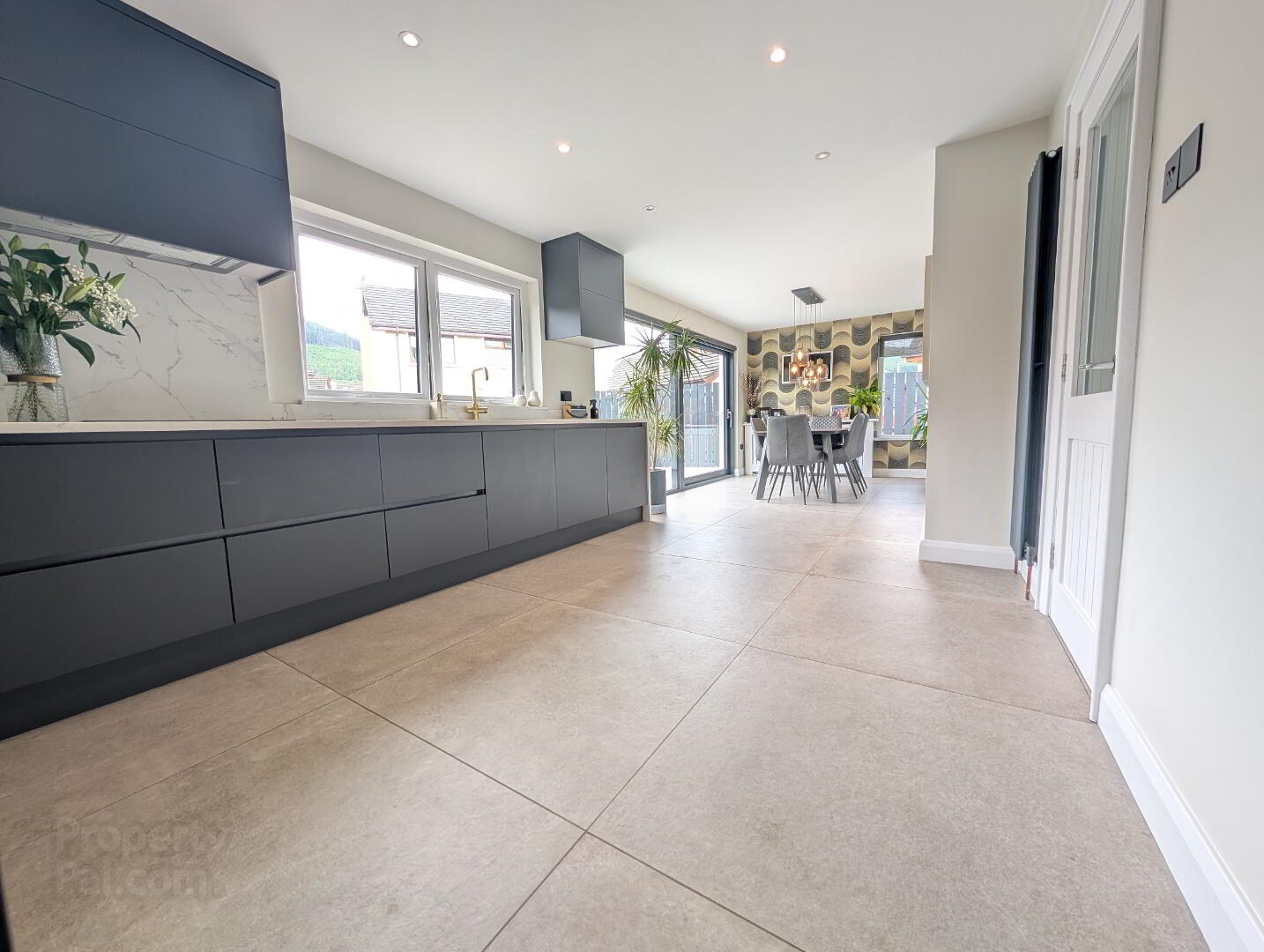 10 Tullybrannigan Avenue 14 of 38