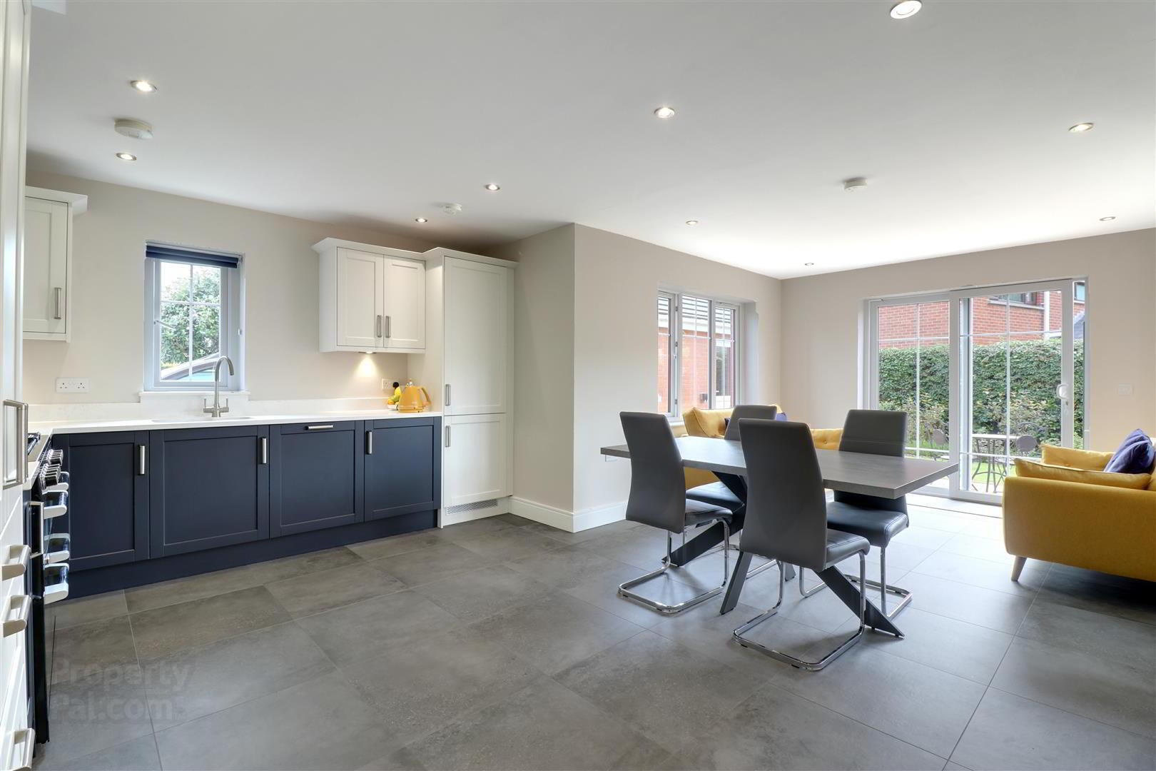 1 Manse Gate 6 of 30
