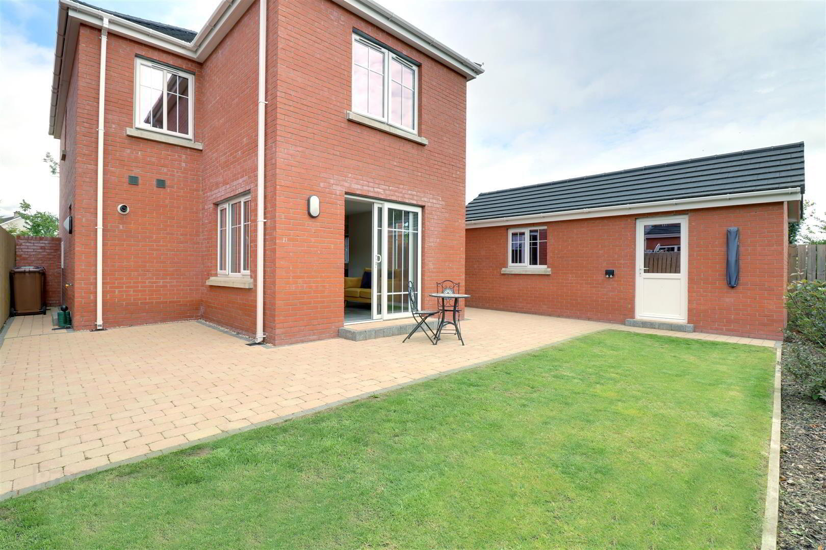 1 Manse Gate 27 of 30