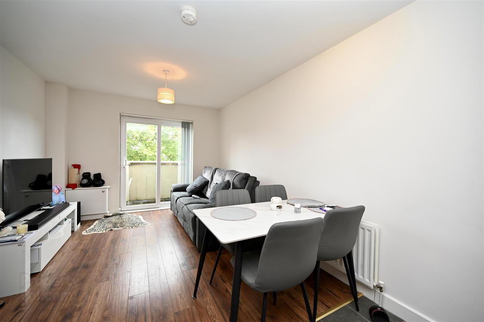 Apt 9, 1 Woodcot Avenue 3 of 6