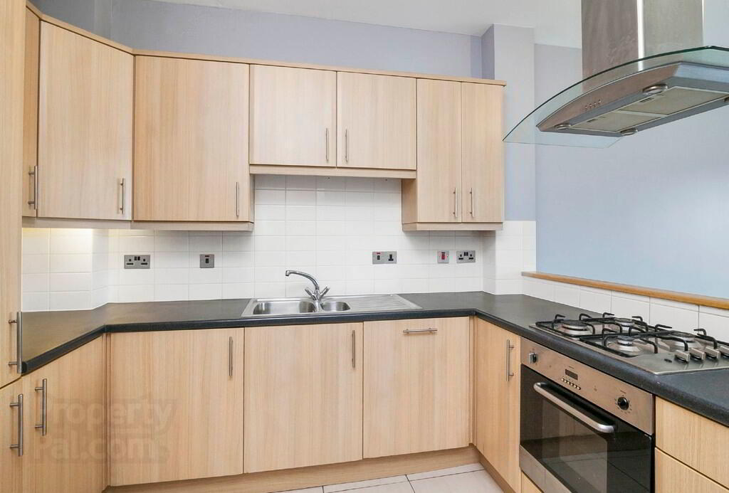 Apt 31, Laharna Building 3 of 10